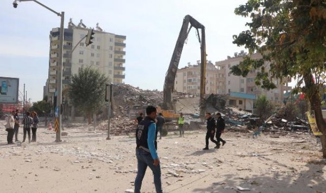 Gaziantep'te 11 katlı bina için yıkım işlemi