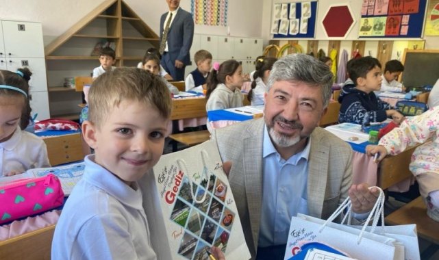 Gediz'de minik öğrencilere 'Okula hoş geldin' hediyesi