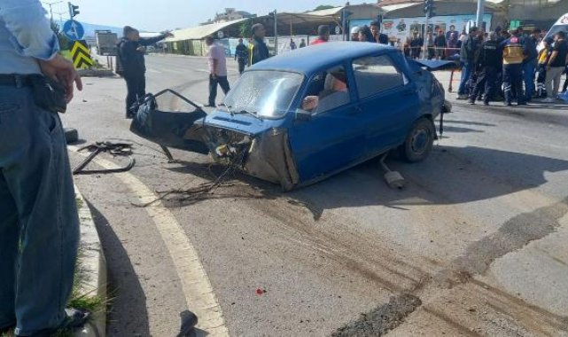 Gediz'de TIR ile otomobilin kavşakta çarpışması sonucu 1 kişi öldü, 1 kişi yaralandı