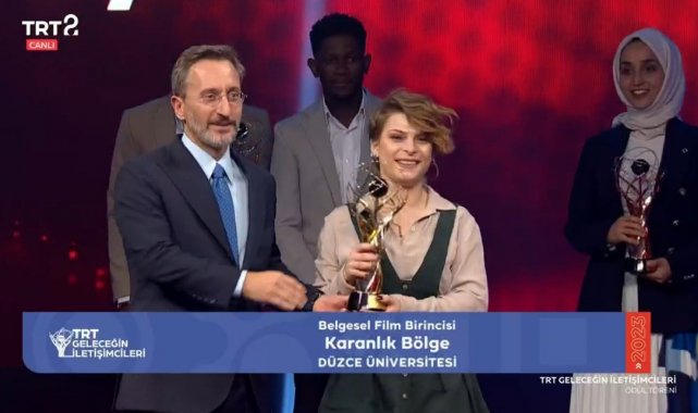 Geleceğin iletişimcileri yarışmasında 1. ve 3 oldular