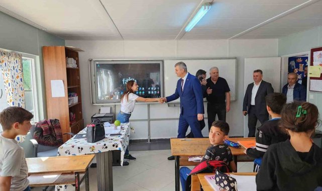 Gölcüklü öğrenciler prefabrik binada eğitime başladı