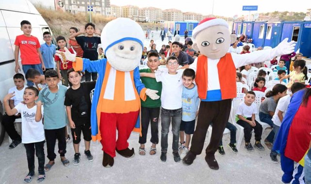 Güder depremzede çocukların eğlencesine ortak oldu