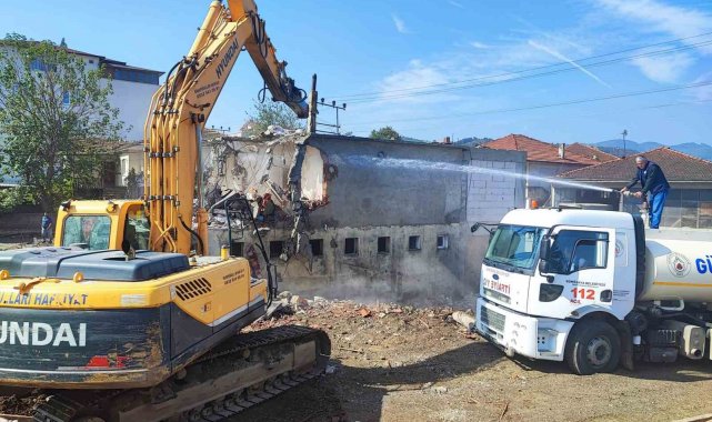 Gümüşova merkez cami yıkıldı