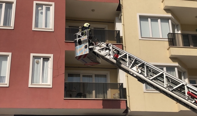 GÜNCELLEME - Bursa'da 10 katlı apartmanda çıkan yangın söndürüldü