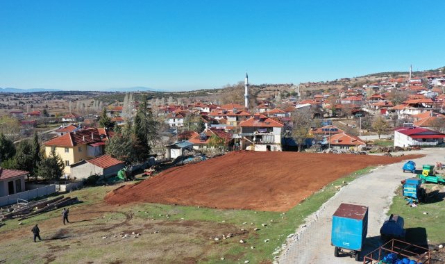 Güzelpınar halı sahası hizmete açıldı