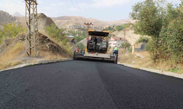Hakkari modern yollara kavuşuyor