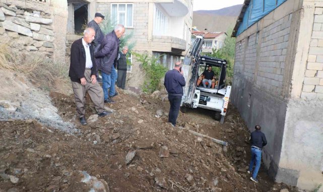 Hakkari'de 100 ev yeni yola kavuşuyor