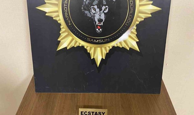 Havalimanında 963 adet uyuşturucu hap ele geçti