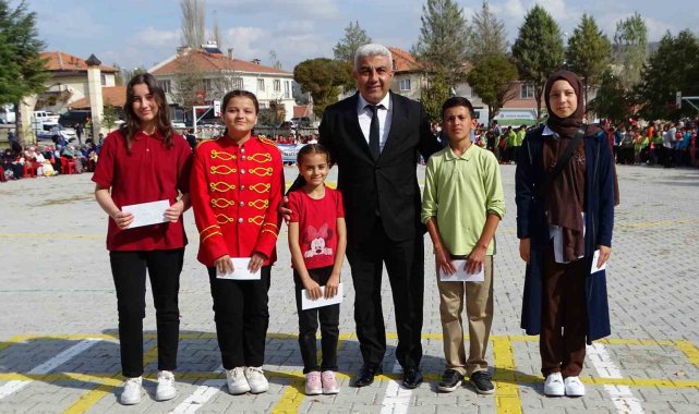 Hisarcık'ta başarılı öğrenciler ödüllendirildi