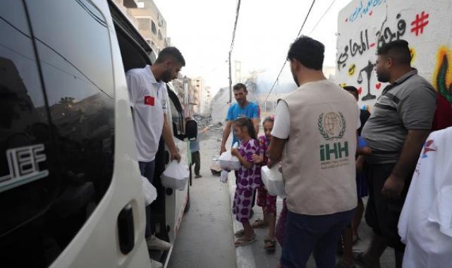 İHH'dan Gazze'ye sıcak yemek dağıtımı