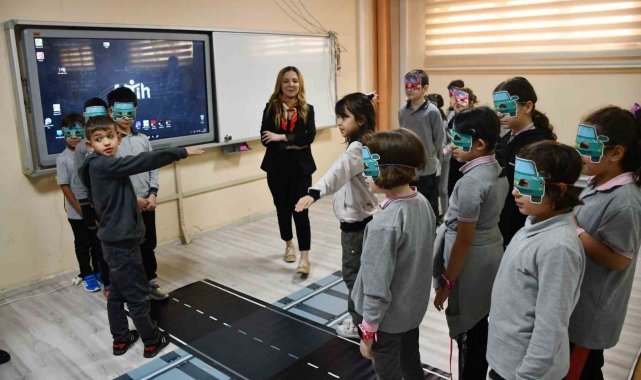 İlkokul öğrencilerine oyunlu hemzemin geçidi eğitimi