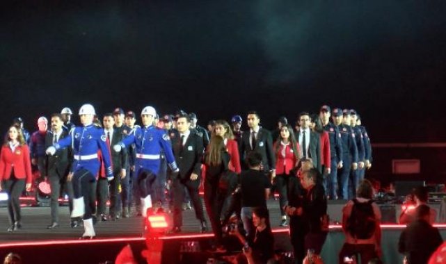 İmamoğlu: Cumhuriyetimize sahip çıkmak, barışa, huzura, kardeşliğe de sahip çıkmaktır