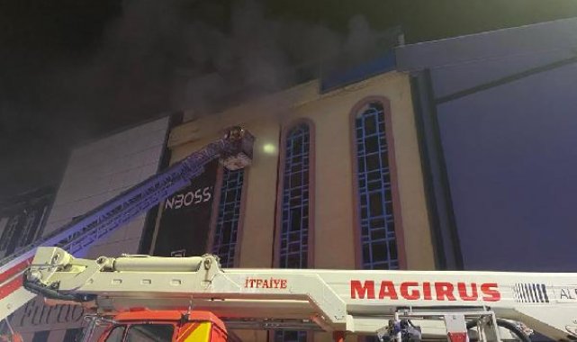 İnegöl'de mobilya imalathanesinde çıkan yangın söndürüldü