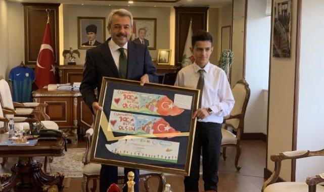İşitme engelli Samet'in 100'üncü yıl resmi, resepsiyon davetiyesine dönüştü