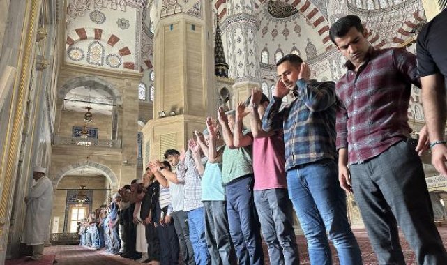 İsrail'in saldırılarında ölen Filistinliler için Adana'da gıyabi cenaze namazı kılındı