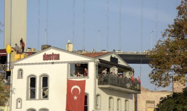 İstanbul Boğazı'nda 100 gemi geçişi, SOLOTÜRK ve Türk Yıldızları'ndan gösteri uçuşu