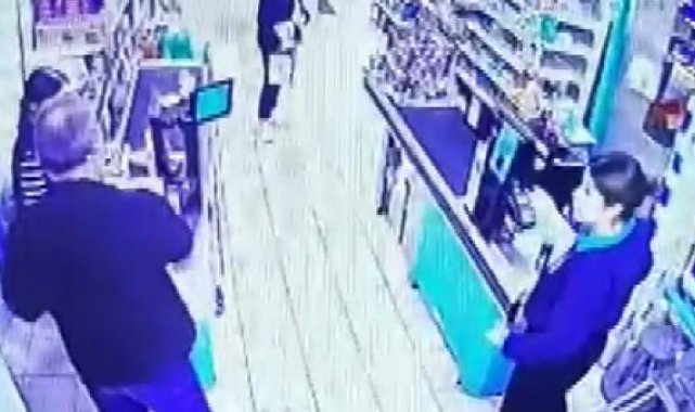 İstanbul'da markette kasiyer kadını defalarca yumrukladı