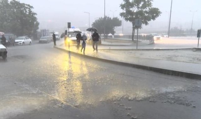 İstanbul'da yağmur etkili oluyor