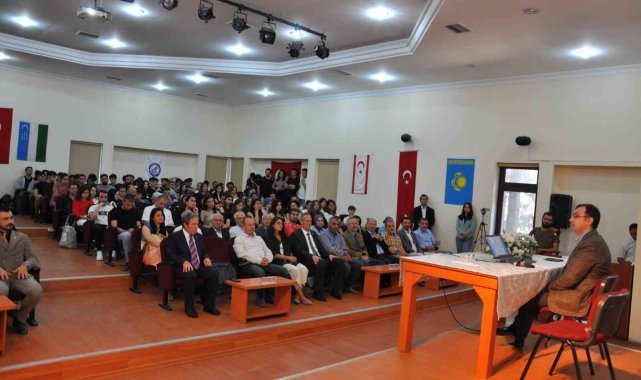 İzmir'de 'Cumhuriyetin 100. Yılı Etkinlikleri' konferansı