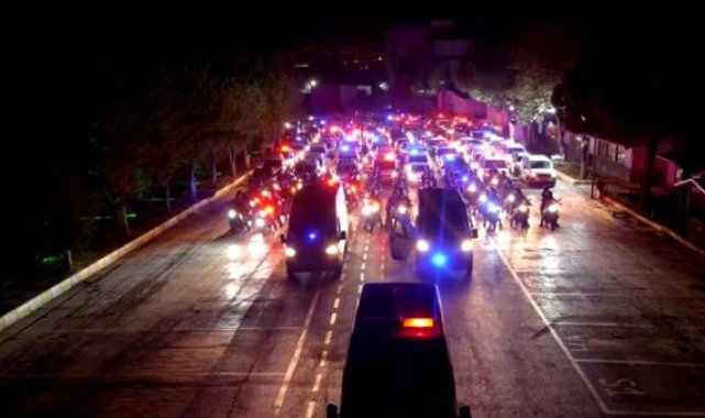 İzmir'de hava destekli operasyon; aranması bulunan 129 şüpheli yakalandı