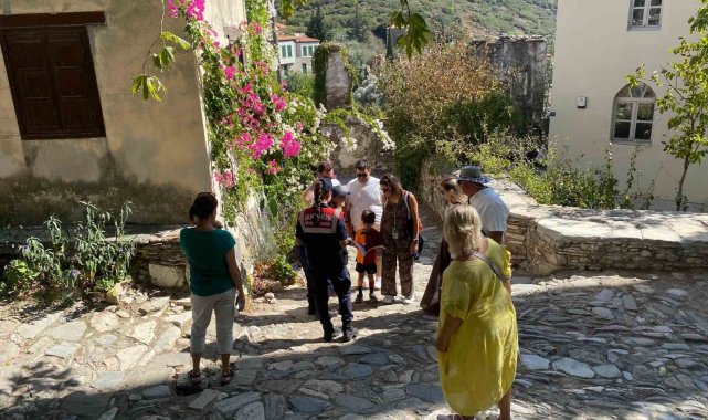 Jandarma ekipleri bilgilendirme çalışmalarını sürdürüyor
