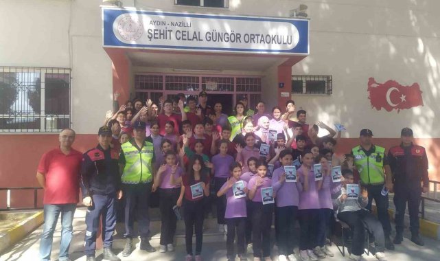 Jandarma ekipleri emniyet kemerinin önemini anlattı
