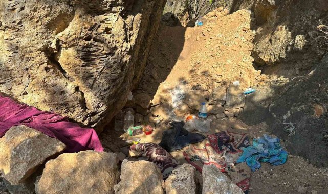 Jandarma kaçak kazı yapan definecileri suçüstü yakaladı
