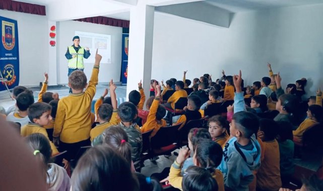 Jandarma'dan 395 öğrenciye 'uygulamalı trafik' eğitimi