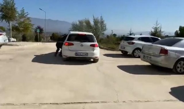 Kaçırılan bebeği kurtarma tatbikatında güvenlik görevlisi otomobille 30 metre sürüklendi