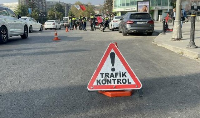 Kadıköy'de kurallara uymayan 13 motosiklet sürücüsüne 18 bin lira ceza yazıldı
