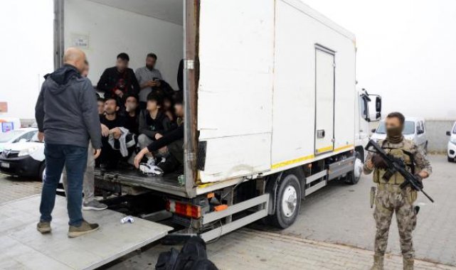 Kamyonda 51 kaçak göçmen yakalandı