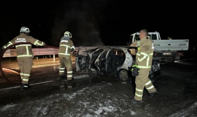 Kamyonetle çarpışan otomobilde yangın çıktı: 1 ölü, 2 yaralı