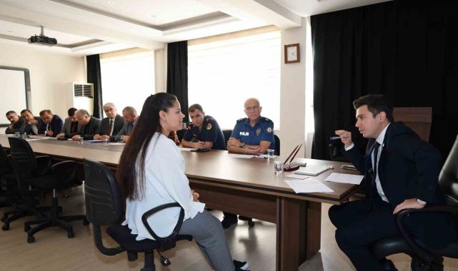 Karacasu Kaymakamı Gündoğdu vatandaşların istek ve şikayetlerini dinledi