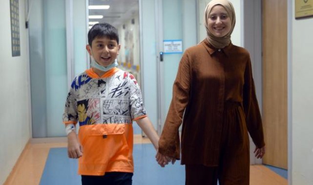 Karaciğer nakliyle 2'nci hayatını yaşayan Emirhan'a, enfeksiyon riskine karşı evde eğitim