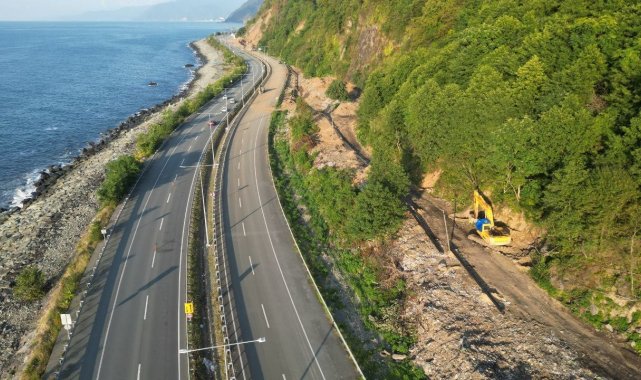 Karadeniz Sahil Yolu'nun kenarı çöp dağına döndü