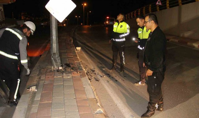 Karaman'da aydınlatma direğine çarpan motosikletin sürücüsü hayatını kaybetti
