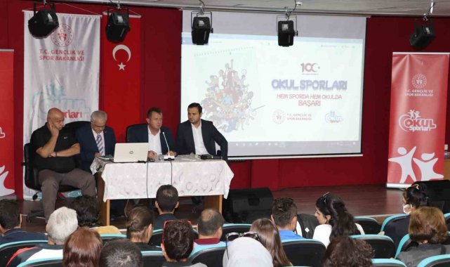 Karaman'da okul sporları değerlendirme toplantısı yapıldı
