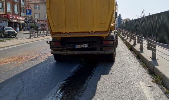 Kartal'da hafriyat kamyonundan dökülen yağ kazalara neden oldu