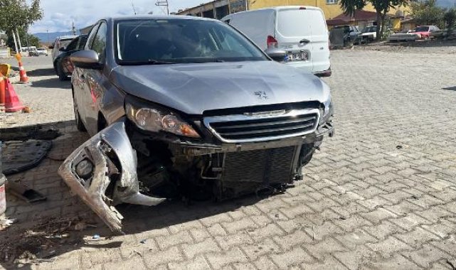 Kastamonu'da otomobil bariyere çarptı: 5 yaralı