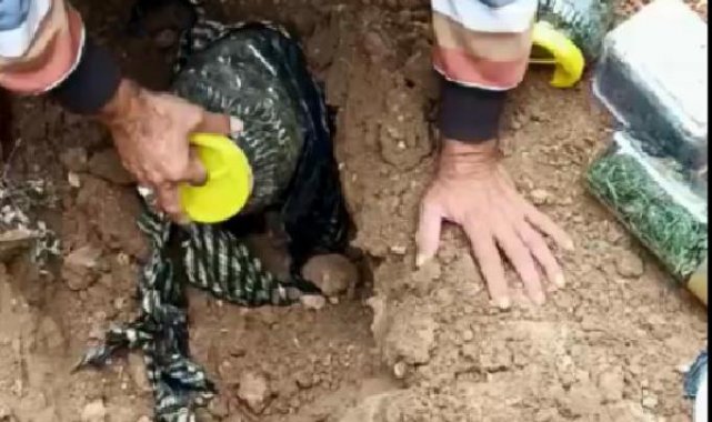 Kavga soruşturmasında, bahçeye kavanozla gömülmüş 1 kilo uyuşturucu ele geçirildi