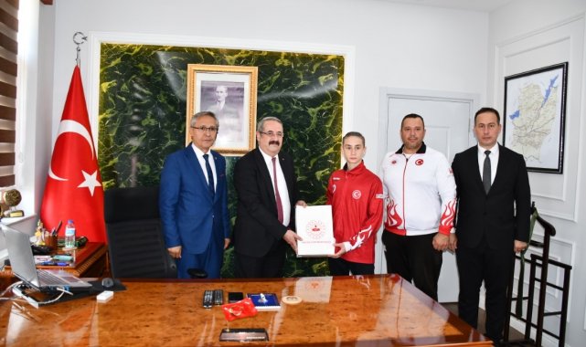Kaymakam Sağlam, dünya ikincisini ödüllendirildi