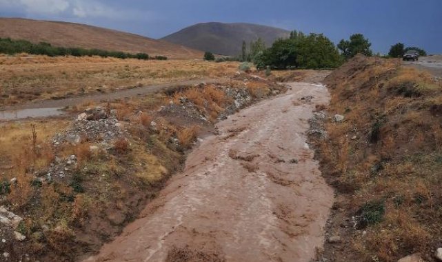 Kayseri'de sağanak sele neden oldu
