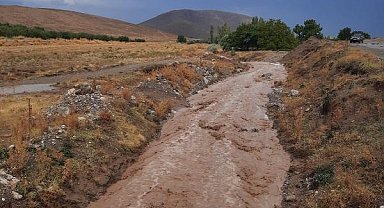 Kayseri'de sağanak sele neden oldu