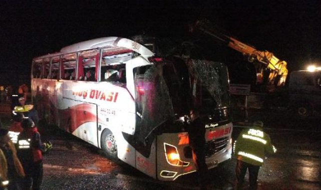 Kayseri'de yolcu otobüsü devrildi: 38 yaralı