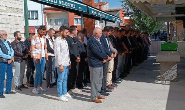 Kazada ölen sağlık çalışanı, memleketi Kayseri'de toprağa verildi