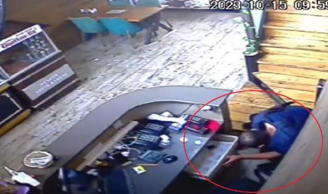 Kebapçıya giren hırsız para bulamadı, tezgahtaki cep telefonunu çaldı