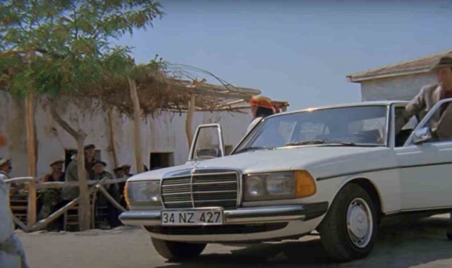 Kemal Sunal'ın filmlerinde de kullandığı Mercedes arabayı satışa çıkardı