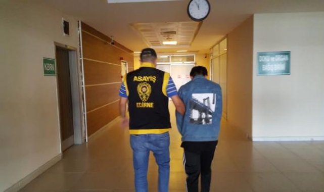 Kendisini polis olarak tanıtıp dolandırıcılık yapan şüpheli, suçüstü yakalandı