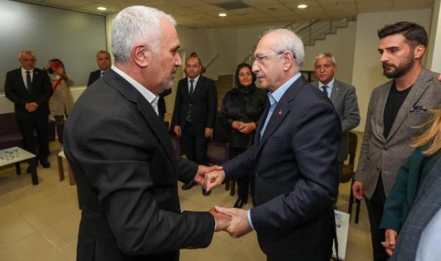 Kılıçdaroğlu, CHP'li eski milletvekili Nihat Yeşil'e taziye ziyaretinde bulundu