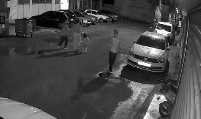 Kızını ve yeğenini yanına alıp aile görünümüyle girdikleri apartmandan motosiklet çaldılar